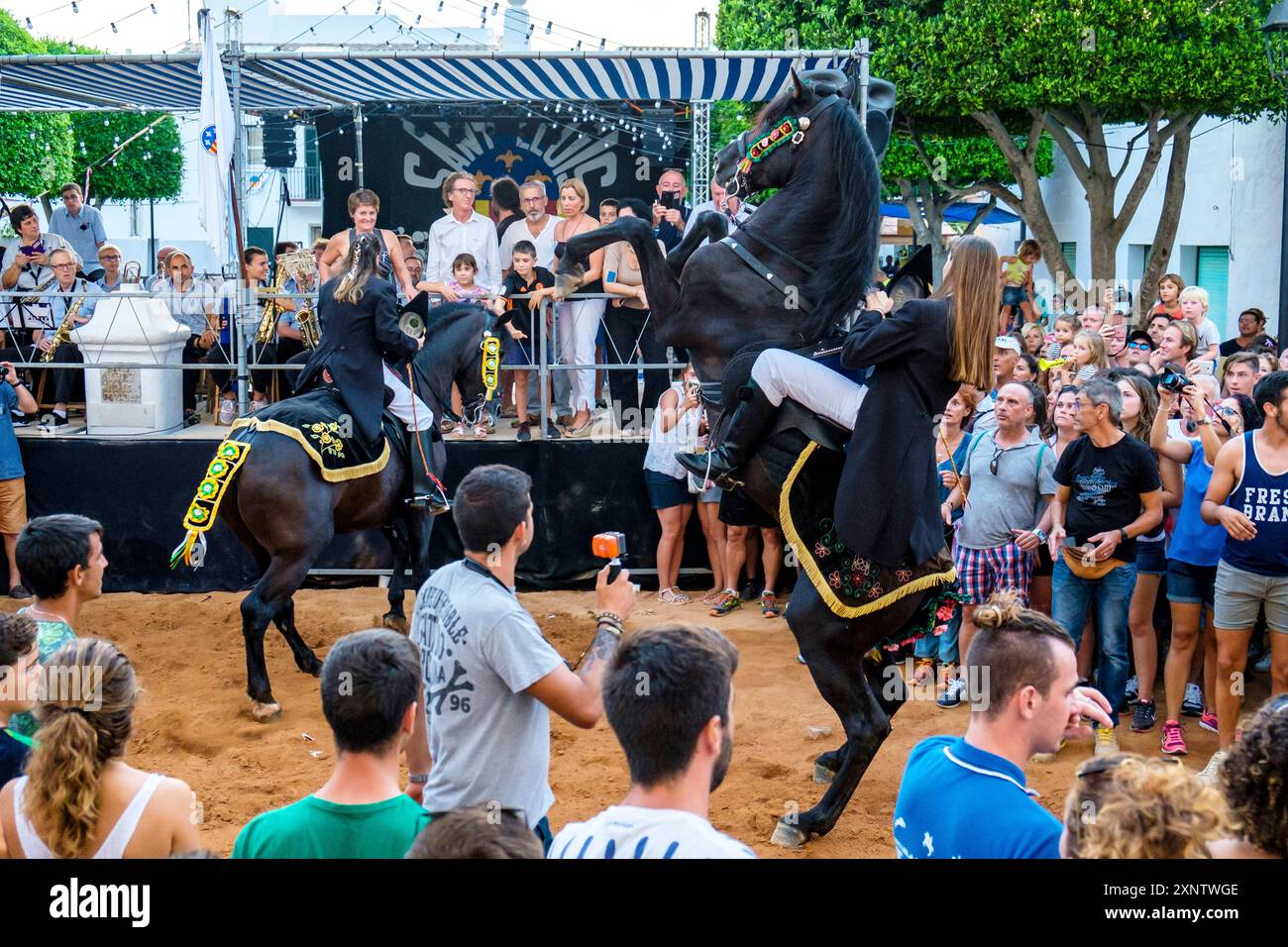 Traditioneller Pferdetanz „Jaleo“ aus dem 14. Jahrhundert, Festlichkeiten von Sant Lluís, Dorf Sant Lluís, Menorca, Balearen, Spanien Stockfoto