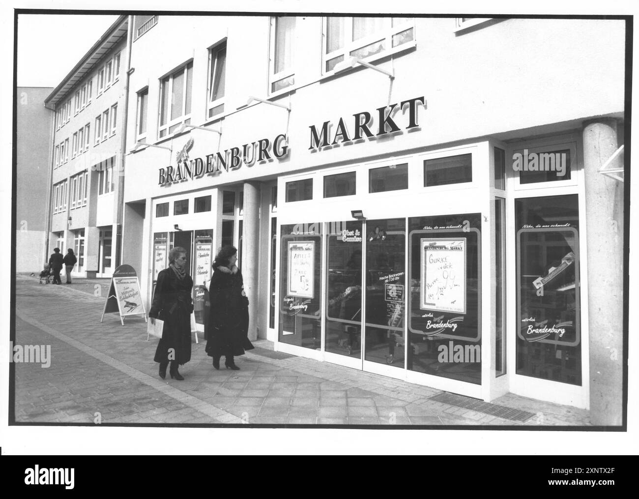 Promenade in Hennigsdorf, Havelpassage, Brandenburger Markt. Einkaufszentrum. Handel. Einzelhandel. Verkauf. Foto: MAZ/ Bernd Gartenschläger, 23.03.1995 [automatisierte Übersetzung] Stockfoto