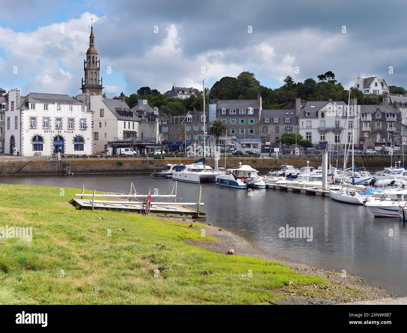 Frankreich, die kleine Stadt Binic in der Cotes d'Armor, entlang der GR34, dem berühmten Zollweg. BRETAGNE, BRETON, WESTFRANKREICH, LANDSCHAFT, MEER, MEER, STRAND, URLAUB, URLAUB, FREIZEIT, TOURISMUS, TOURIST, REISENDE, URLAUB, WANDERN, WANDERER , WANDERN, TREKKING, BESUCH, ZOLLWEG, KÜSTENWEG, WETTER, STADT, MEERESSTATION, HAUS, RESIDENZ, KIRCHE, VERGNÜGUNGSBOOT, SCHIFF, CREDIT:MHRC/PHOTO12 Stockfoto