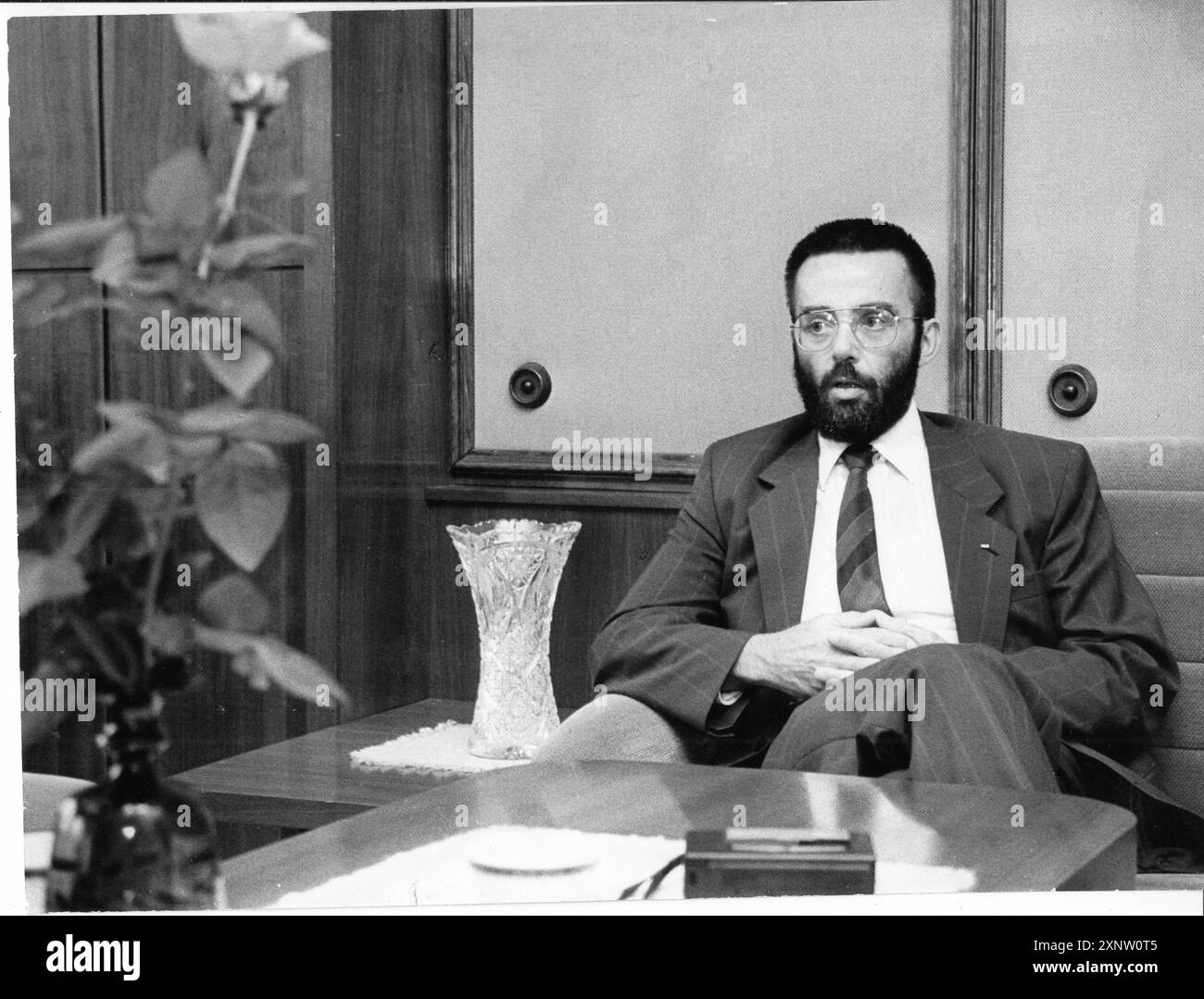 Jochen Wolf, Regierungsvertreter des Bezirks Potsdam. Ab November 1990 Minister für Bauwesen für Brandenburg. Mitglied des Parlaments. Politiker. SPD. Hochformat. Turnaround. Wendepunkt. Historisch. Foto: MAZ/Christel Köster, 19.07.1990 [automatisierte Übersetzung] Stockfoto