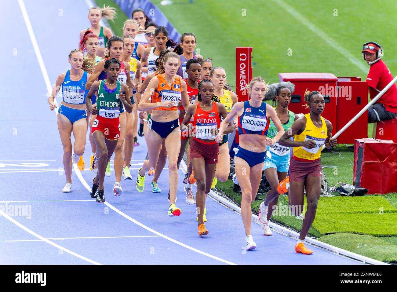 Paris, Frankreich. August 2024. PARIS, FRANKREICH - 2. AUGUST: Maureen Koster aus den Niederlanden trat 5000 am 7. Tag der Leichtathletik-Olympischen Spiele 2024 in Paris am 2. August 2024 in der Stade de France an. (Foto: Joris Verwijst/BSR Agency) Credit: BSR Agency/Alamy Live News Stockfoto