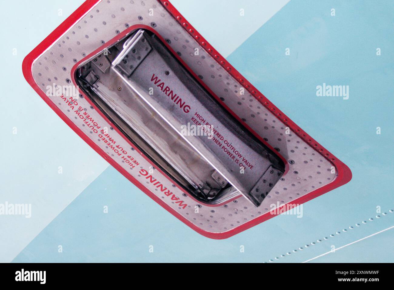 20. April 2010, Jakarta, Indonesien: Warnschild am GMF AeroAsia Hanggar, Soekarno Hatta Airport. Stockfoto