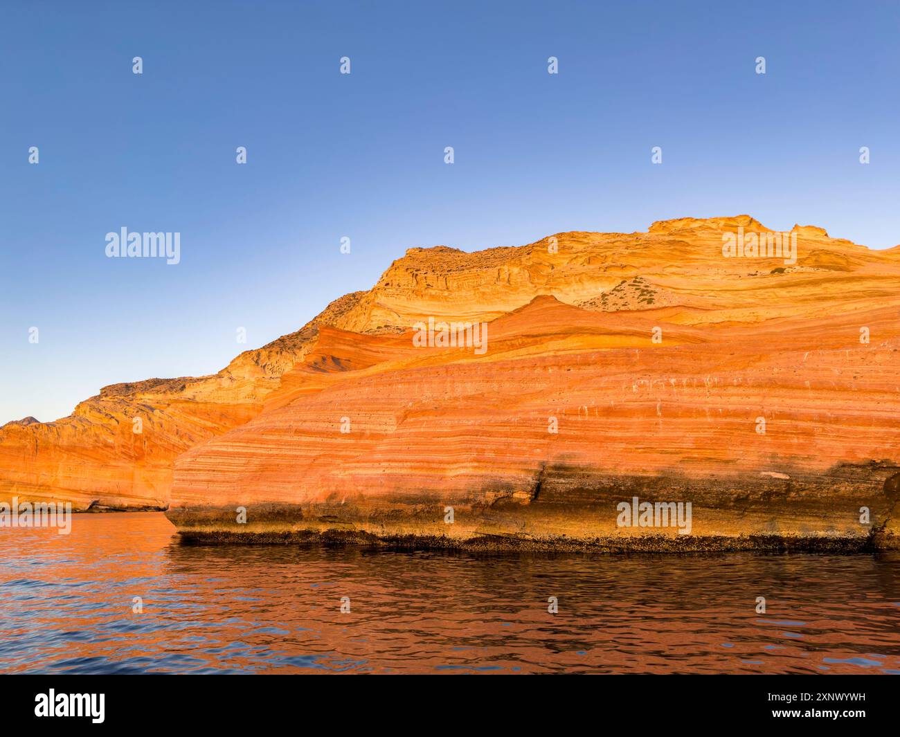 Sandsteinklippen bei Sonnenaufgang auf Isla San Jose, Baja California Sur, Meer von Cortez, Mexiko, Nordamerika Stockfoto