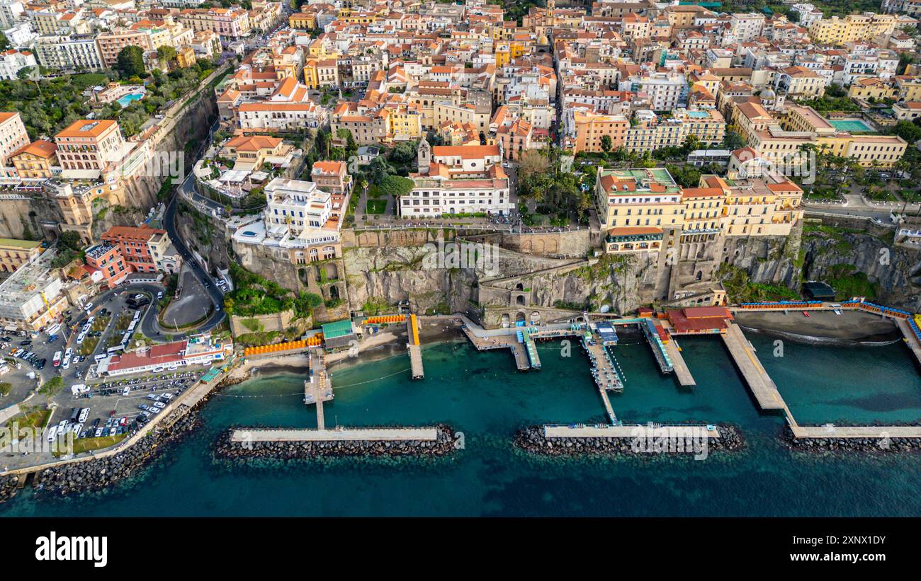 Luftlinie von Sorrent, Bucht von Neapel, Kampanien, Italien, Europa Stockfoto
