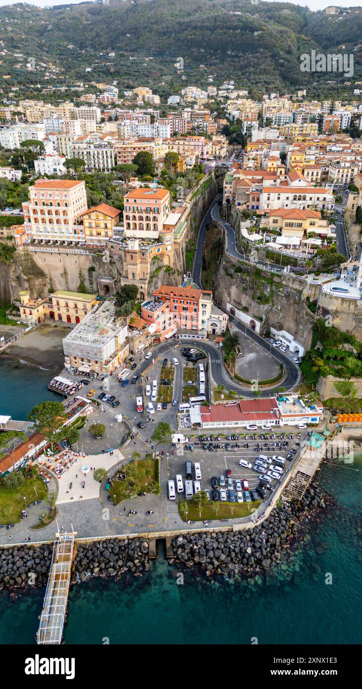 Luftlinie von Sorrent, Bucht von Neapel, Kampanien, Italien, Europa Stockfoto