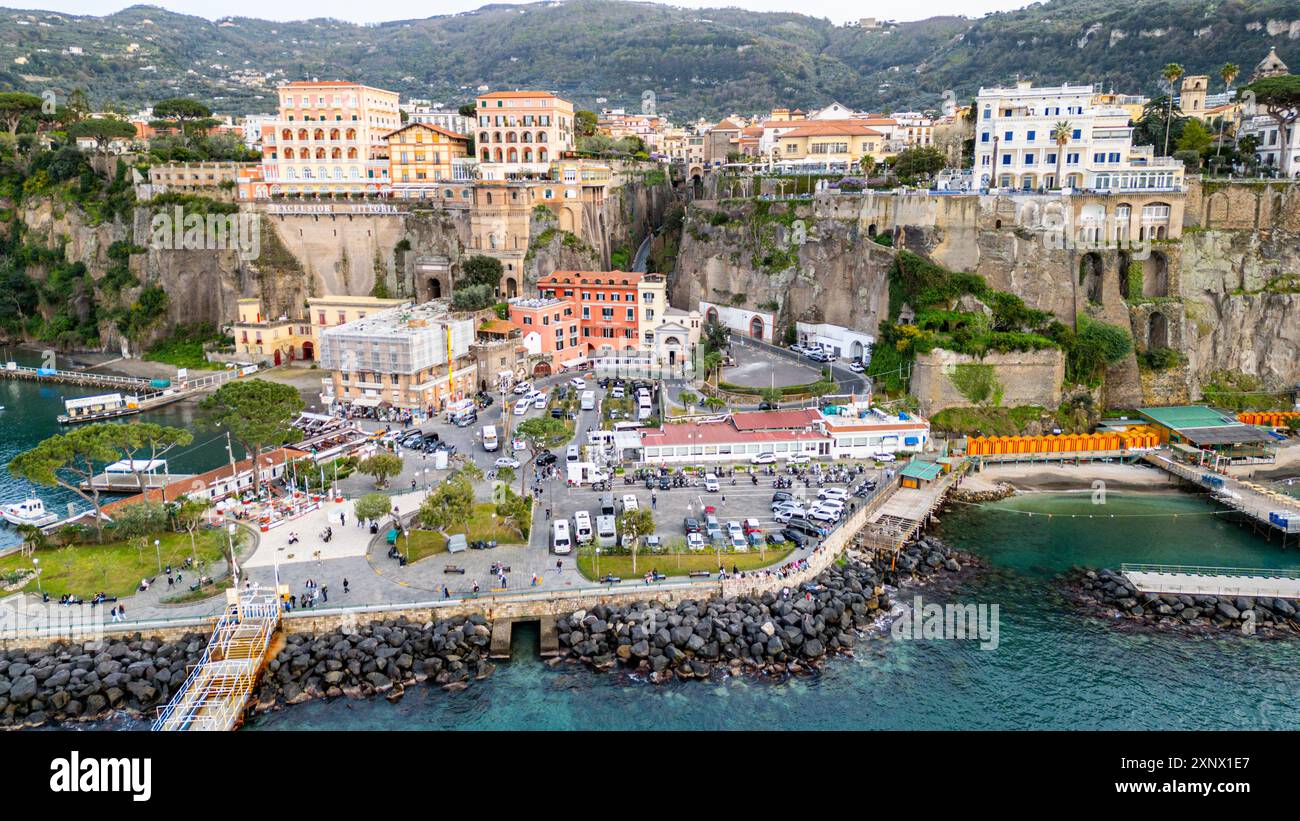 Luftlinie von Sorrent, Bucht von Neapel, Kampanien, Italien, Europa Stockfoto