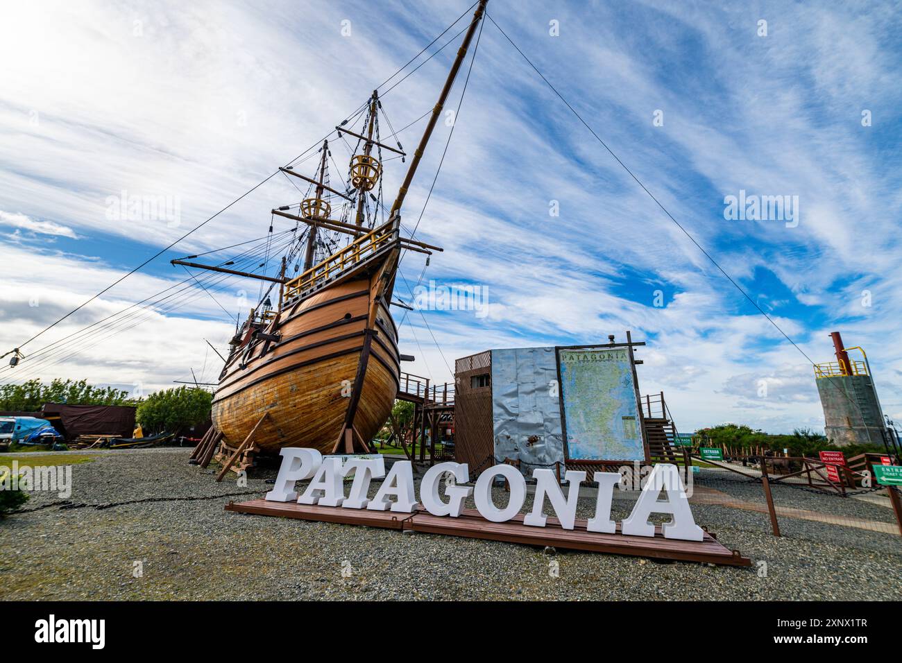 Nachbildung des historischen Schiffes, NAO Victoria Museo, Küste von Punta Arenas, Patagonien, Chile, Südamerika Stockfoto