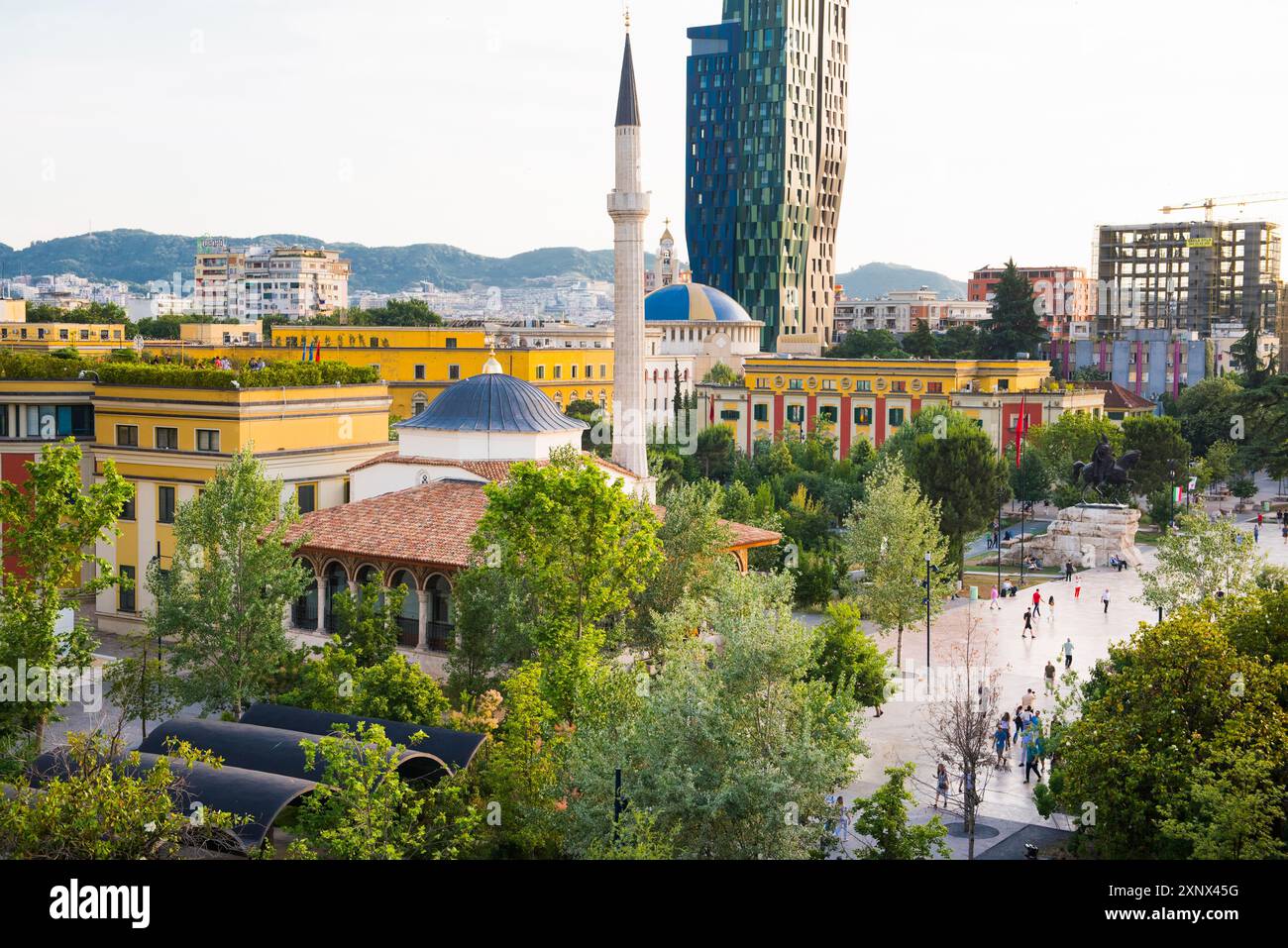 Luftaufnahme des Skanderbeg-Platzes (Sheshi Skenderbej), Tirana Centre, Albanien, Europa Stockfoto