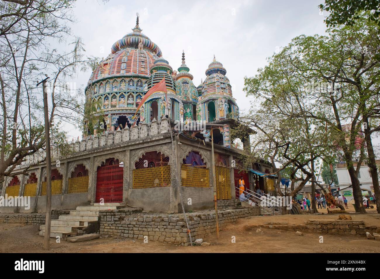 Der farbenfrohe Dewri Mandir Tempel aus dem 14. Jahrhundert, der Durga, der hinduistischen Muttergöttin, Ranchi, Jharkhand, Indien, Asien gewidmet Stockfoto