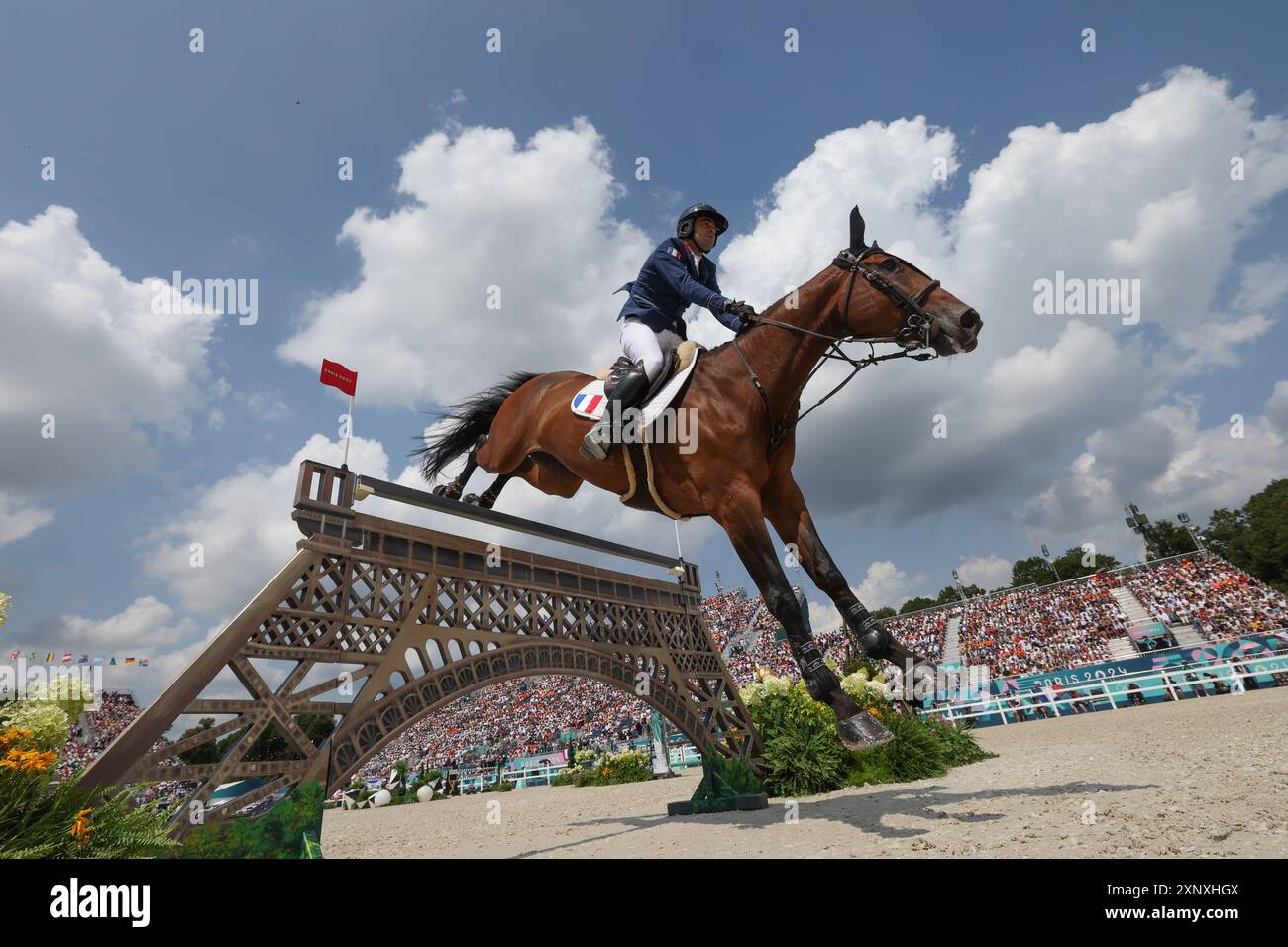 Versailles, Frankreich. August 2024. Olivier Perreau aus Frankreich, der Dorai D’Aiguilly reitet, tritt am 2. August 2024 bei den Olympischen Spielen 2024 in Versailles an. Quelle: Yang Lei/Xinhua/Alamy Live News Stockfoto