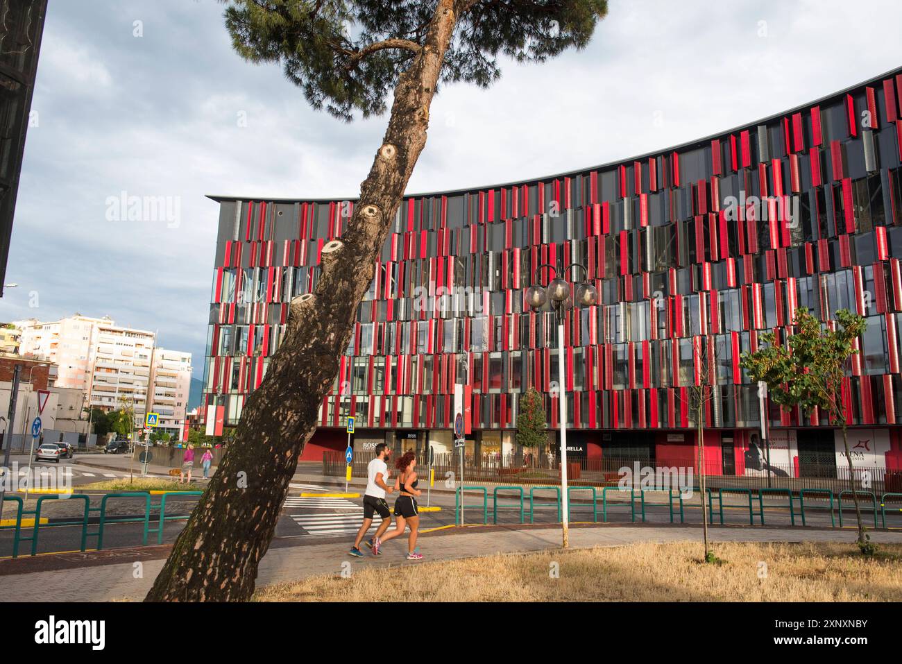 Fassade des Arena Shopping Center einschließlich Air Albania Stadium, Tirana, Albanien, Europa Copyright: GOUPIxCHRISTIAN 1382-490 nur redaktionelle Verwendung Stockfoto