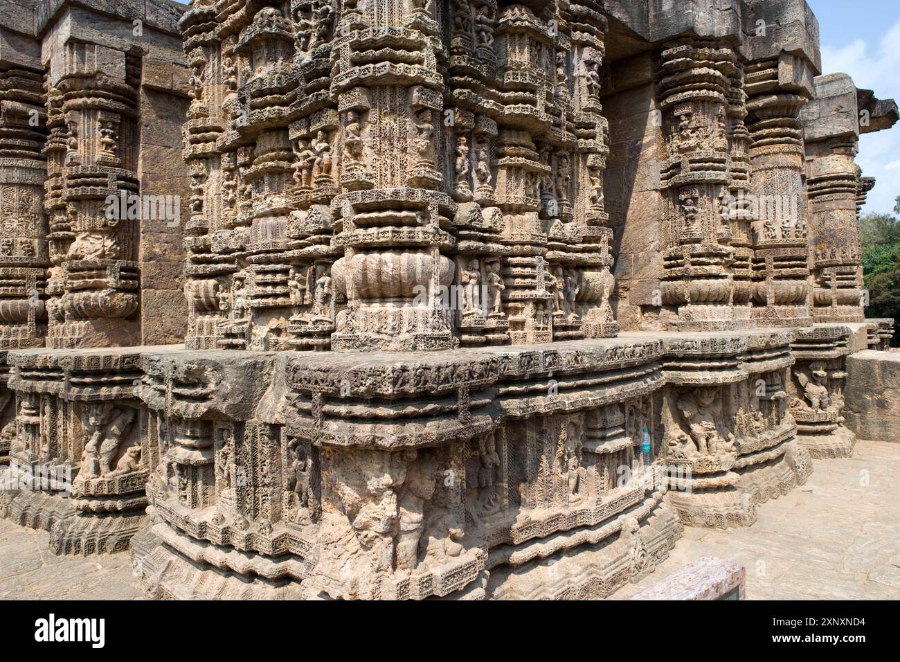 Der Sonnentempel aus der Mitte des 13. Jahrhunderts, der Surya, dem hinduistischen Sonnengott, gewidmet ist, wurde als Zwölfräser gebaut, der von sieben Pferden gezeichnet wurde, UNESCO World He Stockfoto