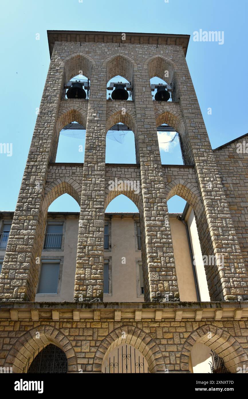 Der Glockenturm der Kapelle Sainte-Emilie-de-Rodat in Villefranche-de-Rouergue in Aveyron Stockfoto