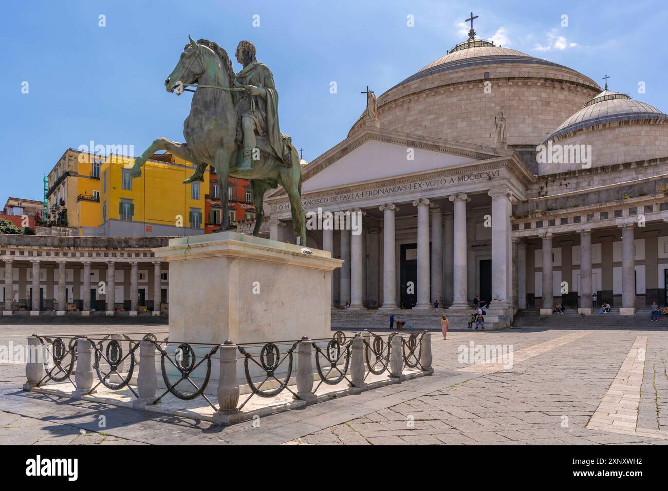 Blick auf die Statue von Carlo di Borbone auf der Piazza del Plebiscito, historisches Zentrum, UNESCO-Weltkulturerbe, Neapel, Kampanien, Italien, Europa Copyright: Fran Stockfoto