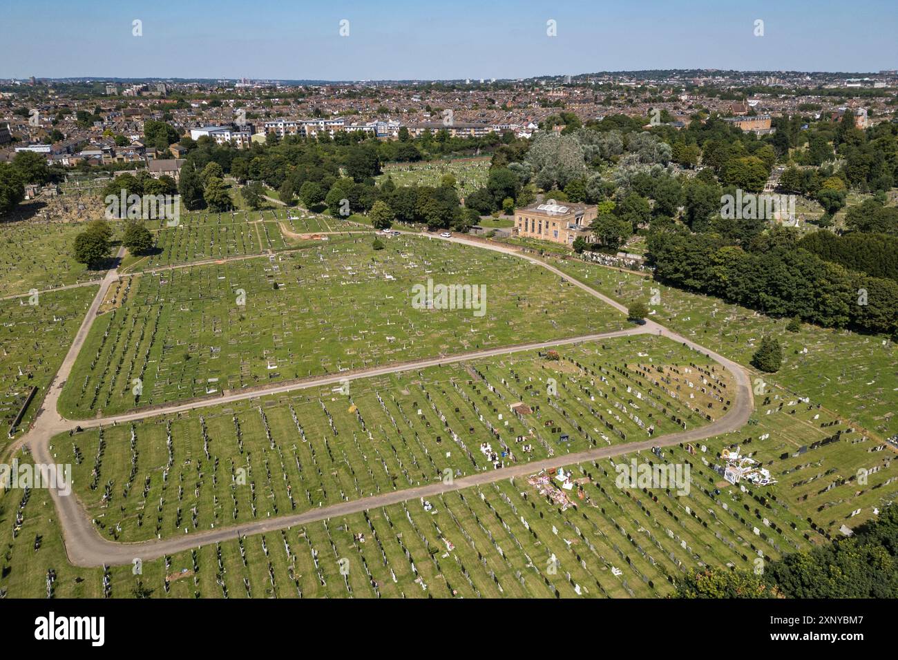 Luftaufnahme des West London Crematoriums, St. Mary's Catholic Cemetery, London, Großbritannien. Stockfoto