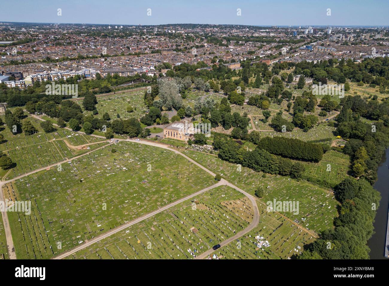 Luftaufnahme des West London Crematoriums, St. Mary's Catholic Cemetery, London, Großbritannien. Stockfoto