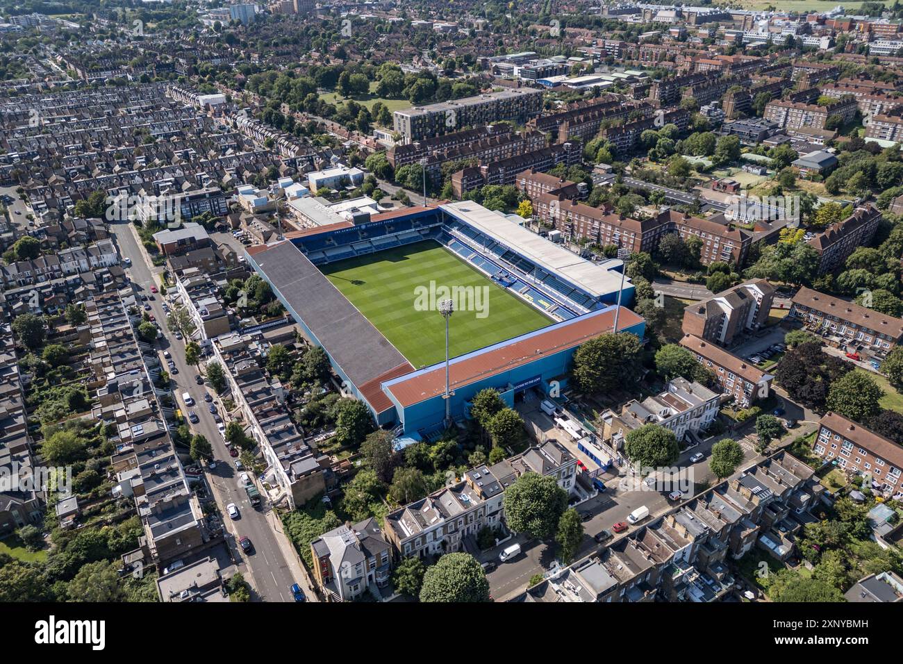 Luftaufnahme des MATRADE Loftus Road Stadions, Heimstadion der QPR, London, Großbritannien. Stockfoto