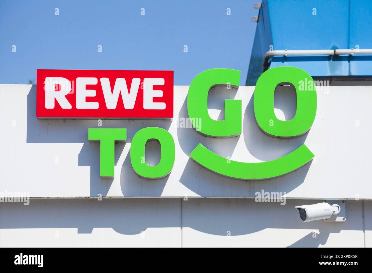 REWE To Go Marken-Discount Logo an einer Tankstelle, Deutschland Stockfoto