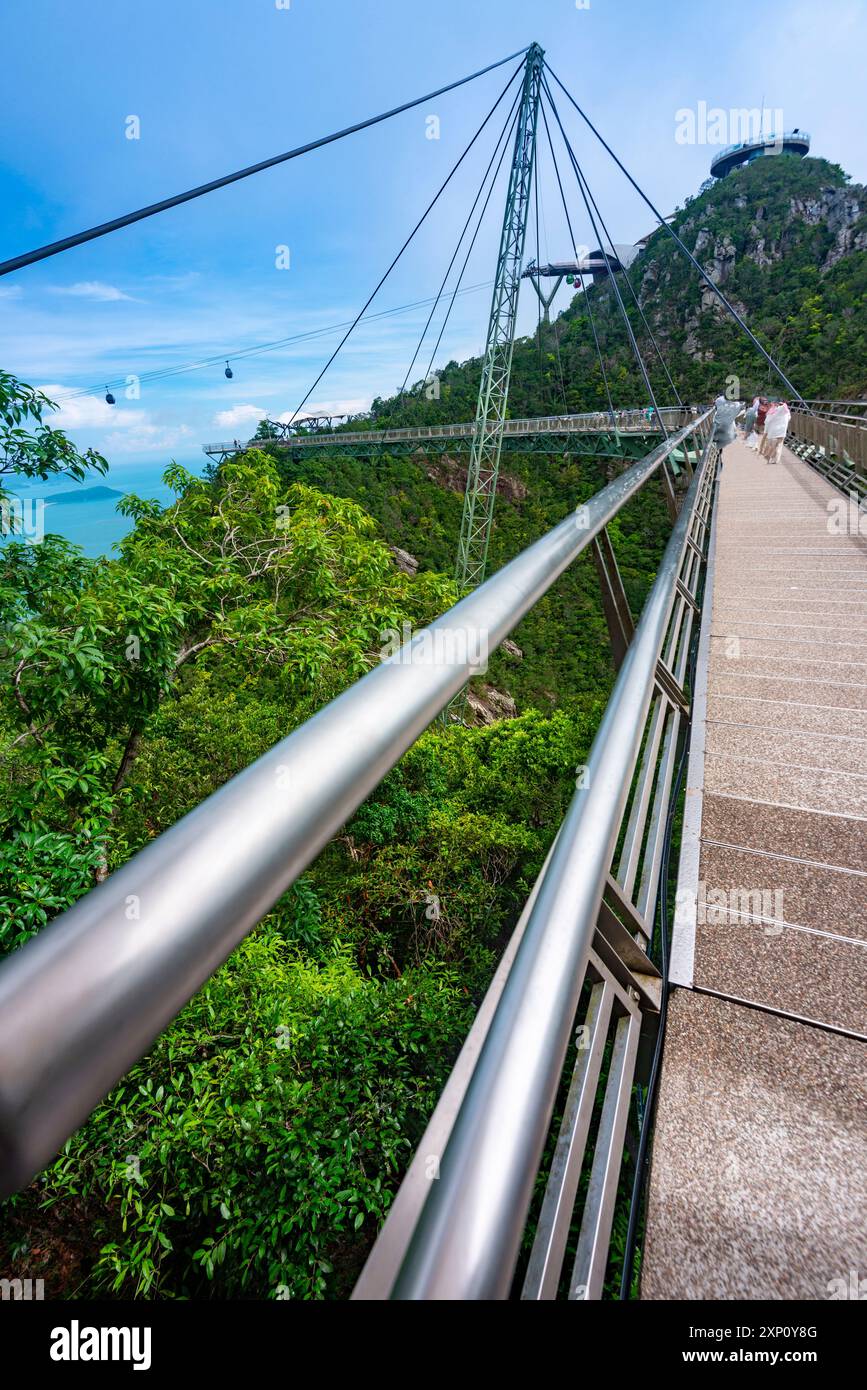 Schlängelt sich über die bewaldeten Gipfel des Mat Cincang, zweithöchster Berg in Langkawi, eine wichtige Touristenattraktion mit fantastischem Blick über die Inseln, fantastisch Stockfoto