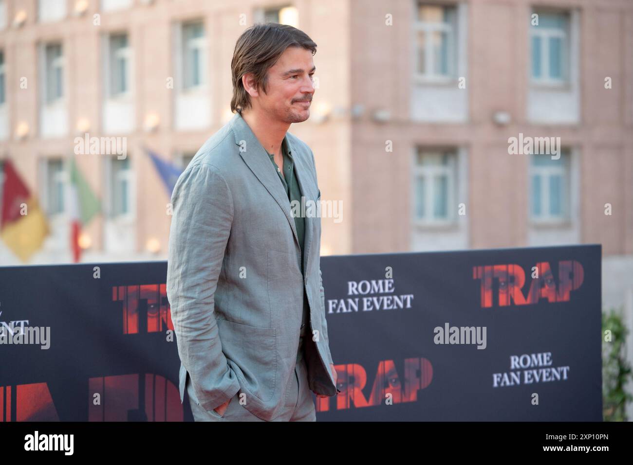 Rom, Italien. August 2024. Der Schauspieler Josh Hartnett nimmt am 2. August 2024 am Fotoaufruf für „Trap“ im Cinema Barberini in Rom Teil. (Foto: Luca Carlino/NurPhoto)0 Credit: NurPhoto SRL/Alamy Live News Stockfoto