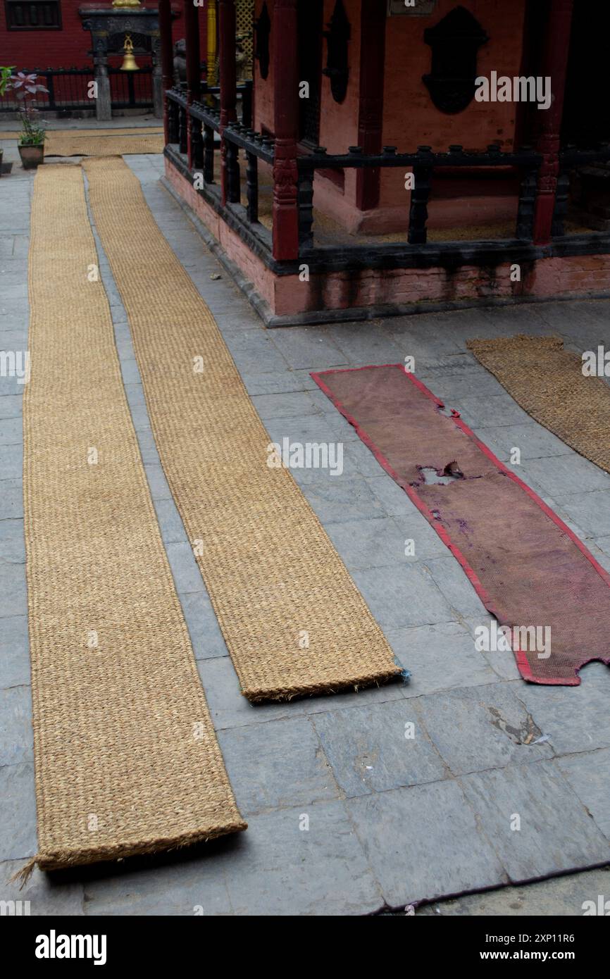 Leerer Innenhof in einem buddhistischen Kloster Stockfoto