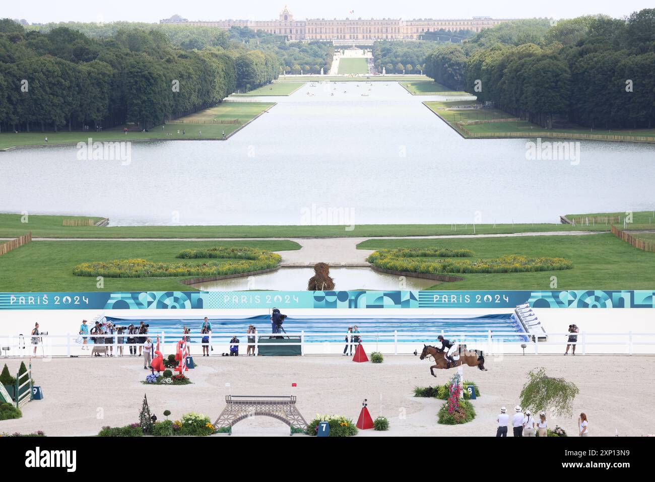 Paris, Frankreich. August 2024. Olympische Spiele In Paris: Reitsport. Harry Charles aus Großbritannien reitet heute Romeo während des Mannschaftsspringturniers in Versailles. Großbritannien nahm die Goldmedaille. Quelle: Adam Stoltman/Alamy Live News Stockfoto