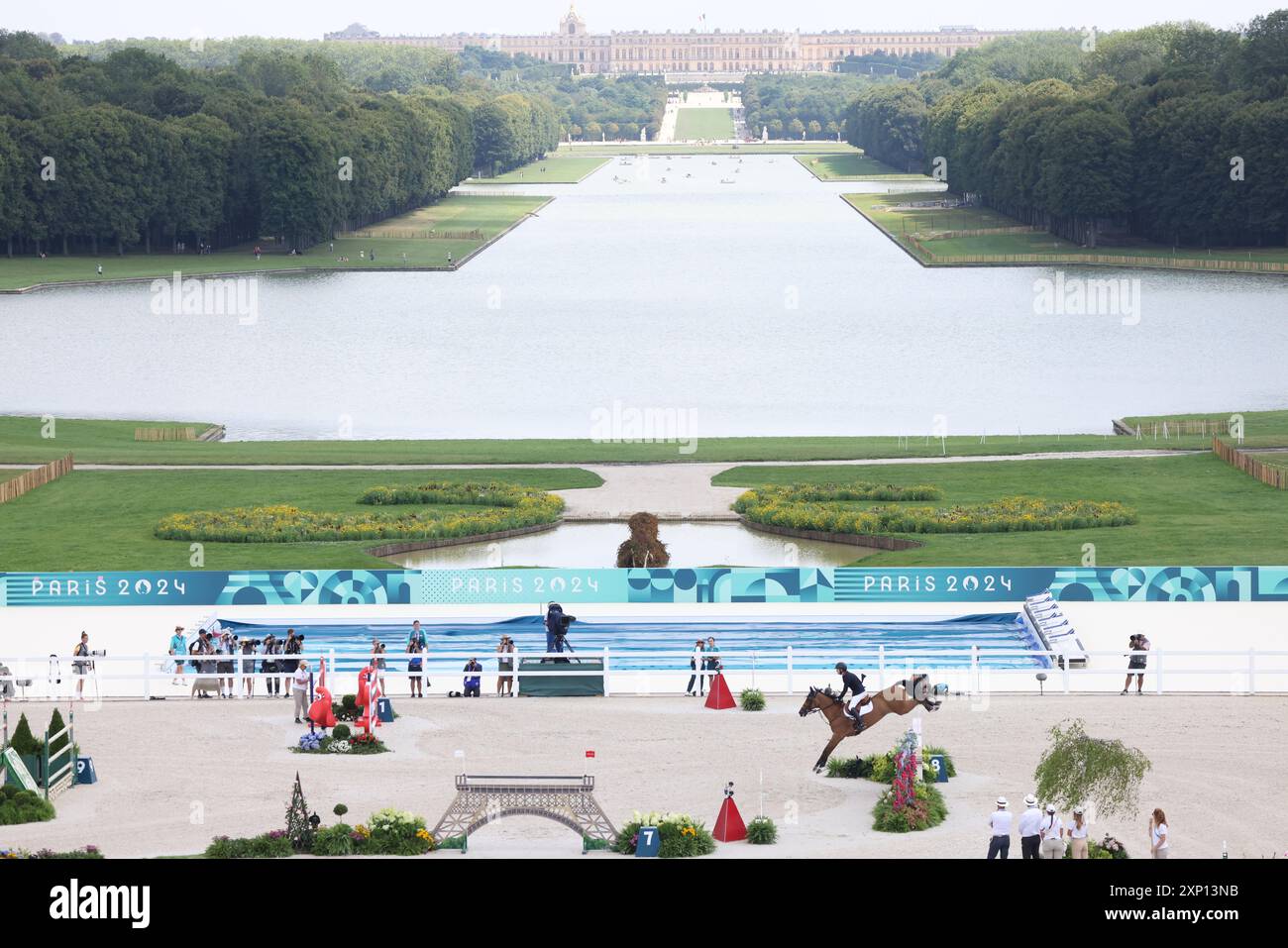 Paris, Frankreich. August 2024. Olympische Spiele In Paris: Reitsport. Harry Charles aus Großbritannien reitet heute Romeo während des Mannschaftsspringturniers in Versailles. Großbritannien nahm die Goldmedaille. Quelle: Adam Stoltman/Alamy Live News Stockfoto