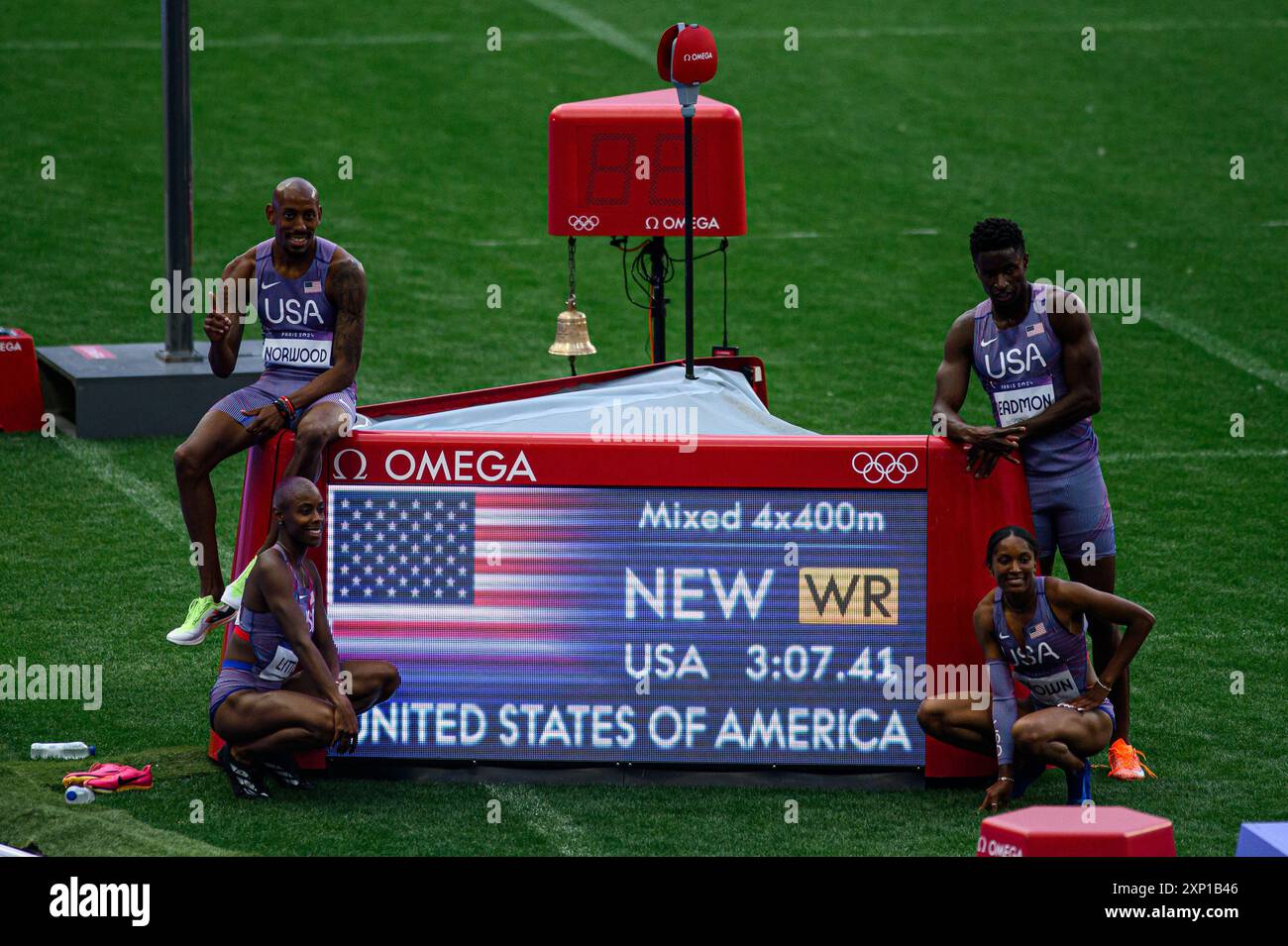 PARIS, FRANKREICH - 2. AUGUST 2024: DEADMON Bryce, WILSON Quincy, LITTLE Shamier, WHITTAKER Isabella, Weltrekord, Leichtathletik, Olympische Spiele 2024 Stockfoto