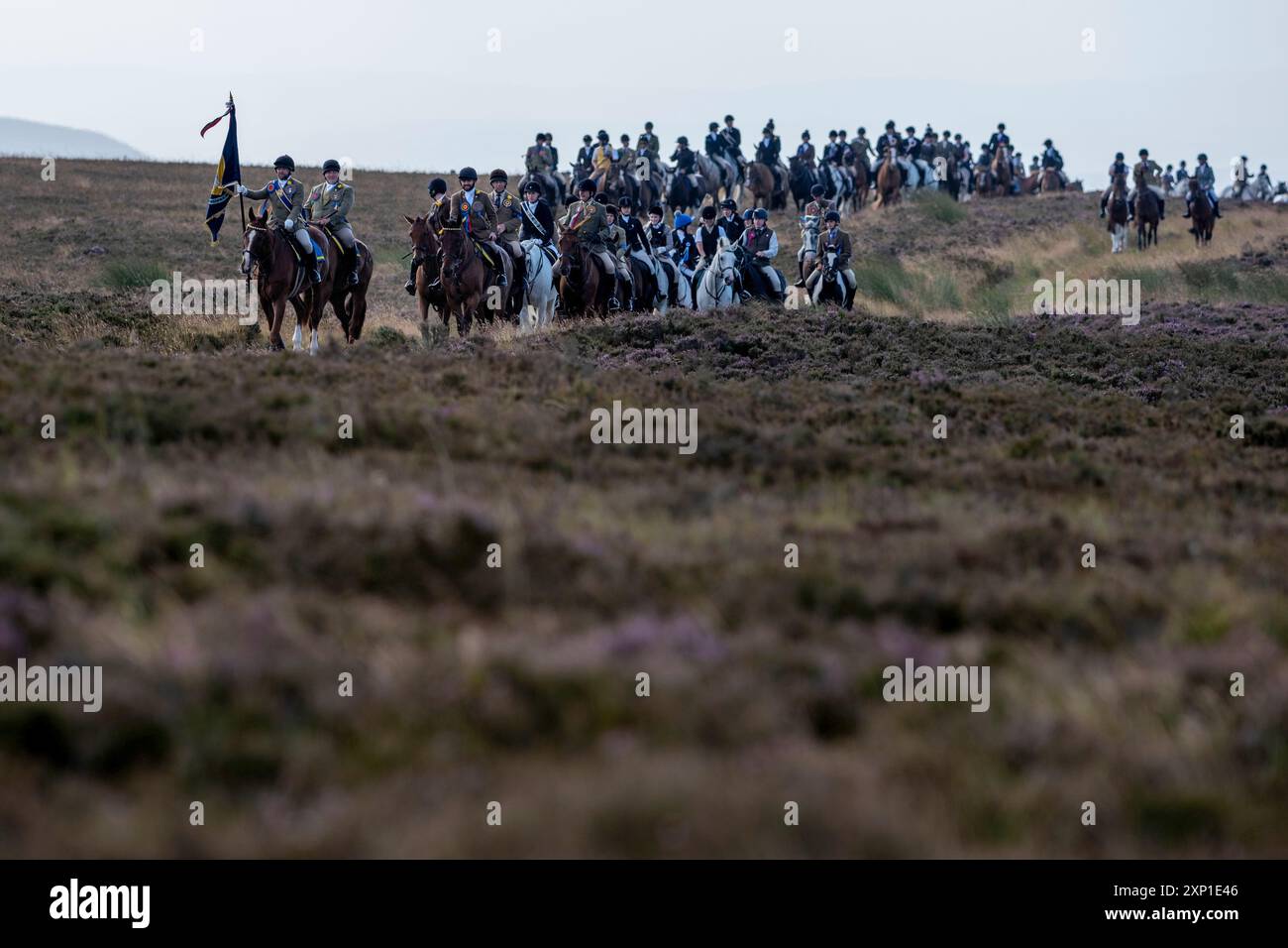 Lauder, Großbritannien. August 2024. Lauder Common Ridings ist einer der ursprünglichen Border Common Ridings, mit Anspielungen auf das Festival aus den 1600er Jahren, das Mitte der 1800er Jahre eingestellt wurde, bevor es 1911 wieder eingeführt wurde und jedes Jahr im Lauderdale-Kalender Platz einnahm. Ryan Murray Lauder Cornet Und Standardträger 2024 Jake Mirley (Cornet 2023) Rechtshänder Elliot Balson (Cornet 2022) Linkshänder ? (Quelle: Rob Gray/Alamy Live News Stockfoto