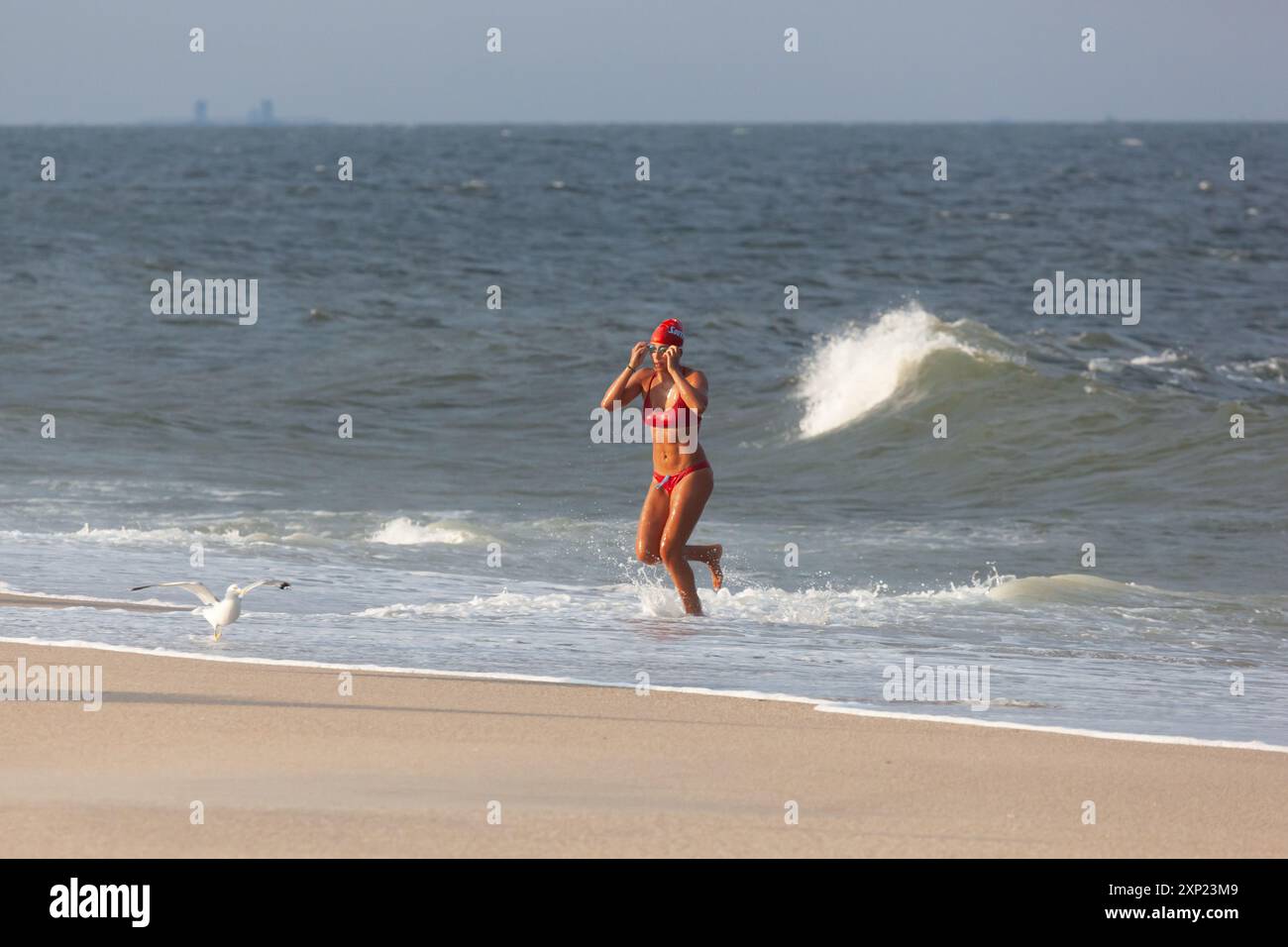 Sea Bright, New Jersey - 3. August 2017: Rettungsschwimmer von Sea Bright und den umliegenden Strandclubs treffen sich, um an einem Rettungsschwimmer-Wettbewerb teilzunehmen Stockfoto