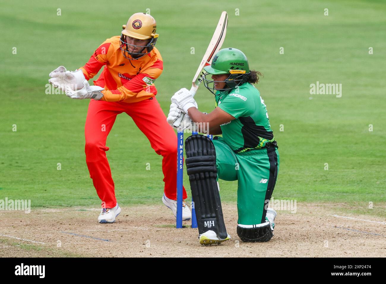 Birmingham, Großbritannien. August 2024. Naomi Dattani von Southern Brave in Aktion mit dem Schläger während des Hundred Women's Matches zwischen Birmingham Phoenix Women und Southern Brave Women am 3. August 2024 im Edgbaston Cricket Ground, Birmingham, England. Foto von Stuart Leggett. Nur redaktionelle Verwendung, Lizenz für kommerzielle Nutzung erforderlich. Keine Verwendung bei Wetten, Spielen oder Publikationen eines einzelnen Clubs/einer Liga/eines Spielers. Quelle: UK Sports Pics Ltd/Alamy Live News Stockfoto