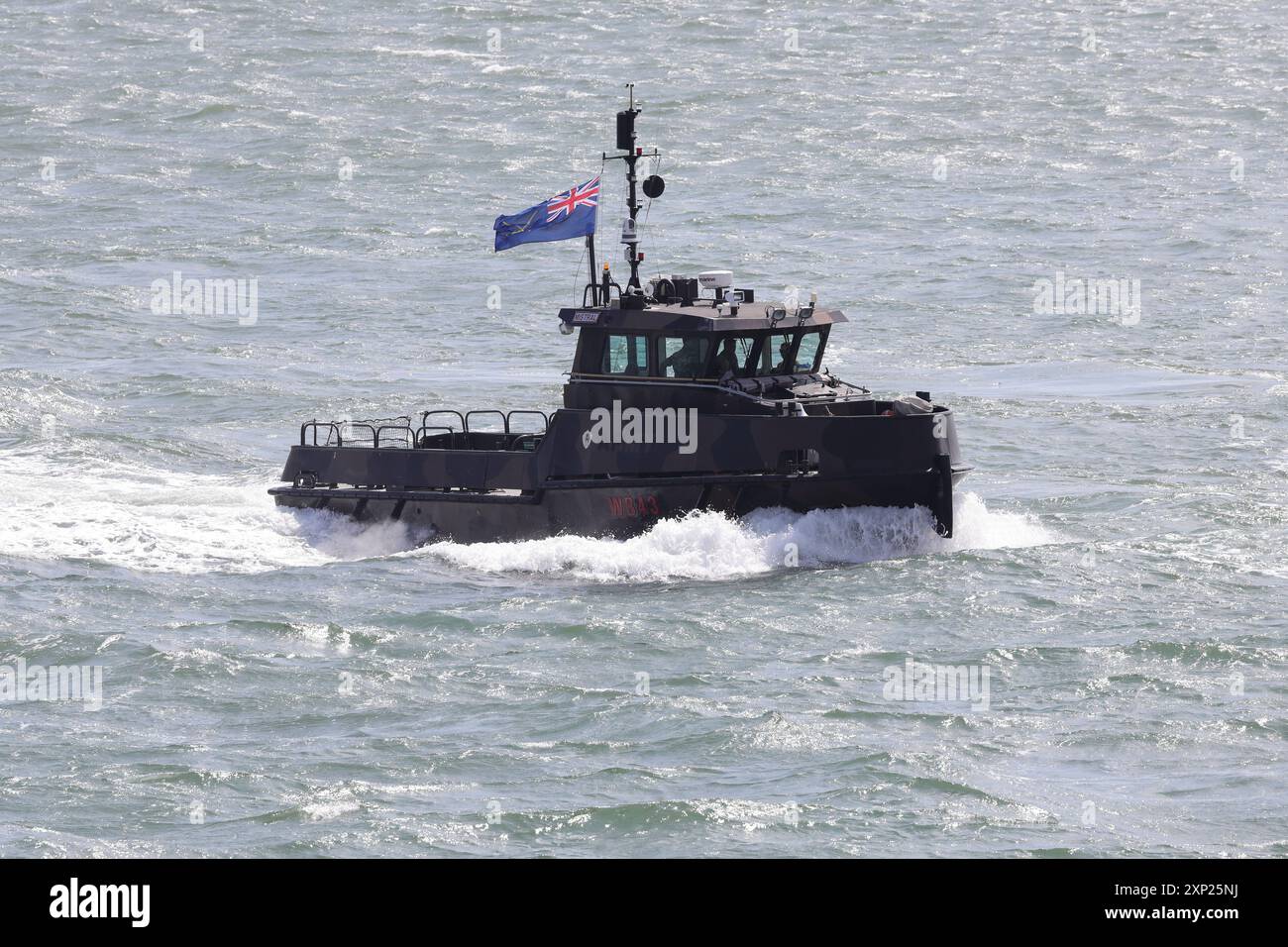 Die britische Armee Royal Logistics Corp Schlepper HMAV MISTRAL (WB43) nähert sich dem Hafen Stockfoto