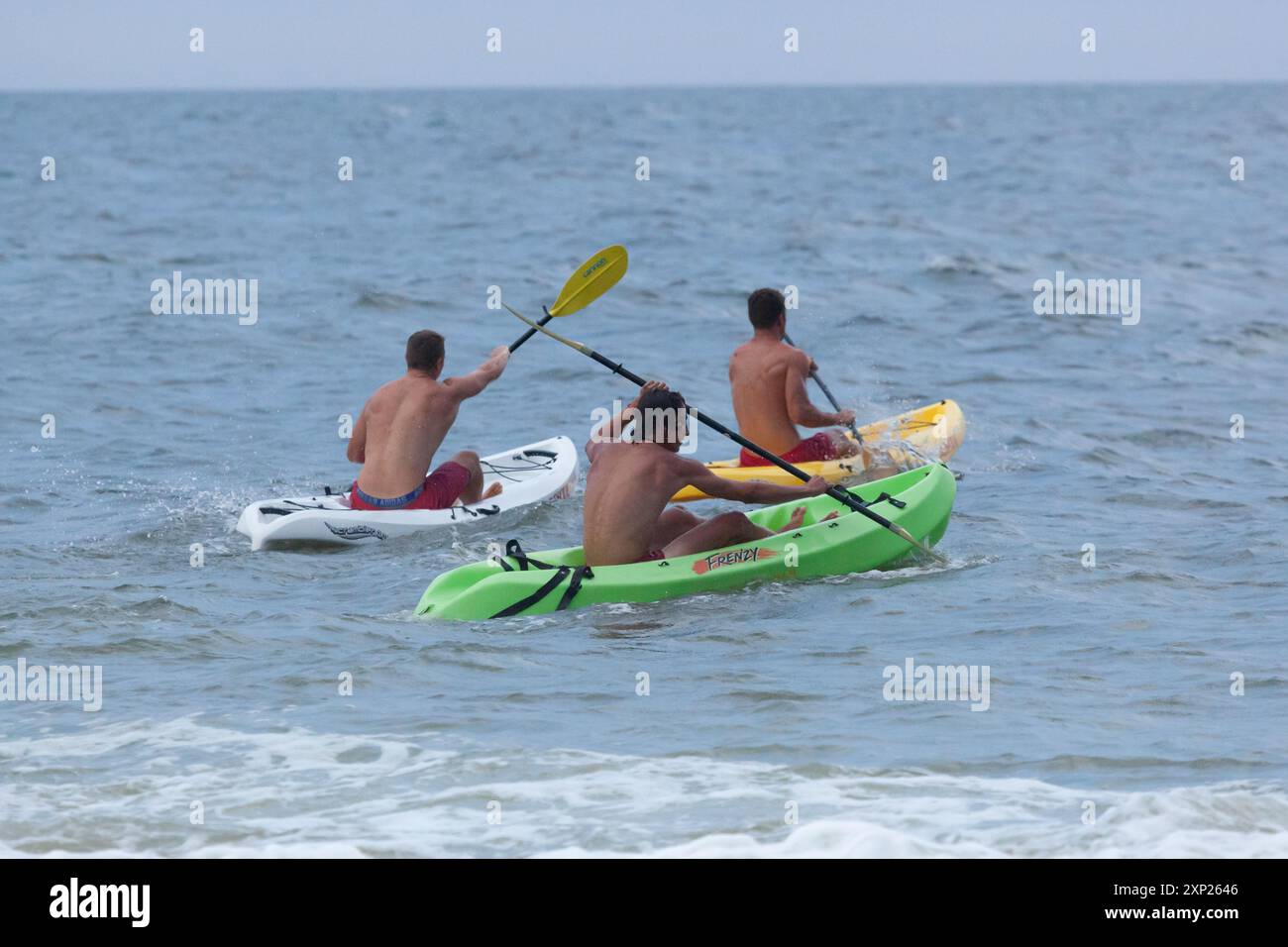 Sea Bright, New Jersey - 3. August 2017: Rettungsschwimmer von Sea Bright und den umliegenden Strandclubs treffen sich, um an einem Rettungsschwimmer-Wettbewerb teilzunehmen Stockfoto