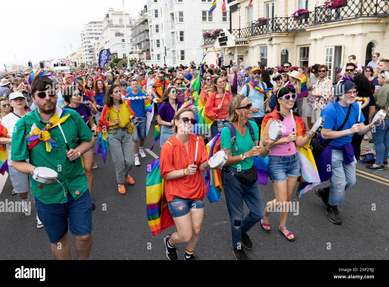 Brighton, Stadt Brighton, East Sussex, Großbritannien. Brighton Pride Parade an der Küste von Brighton. David Smith/Alamy News Stockfoto