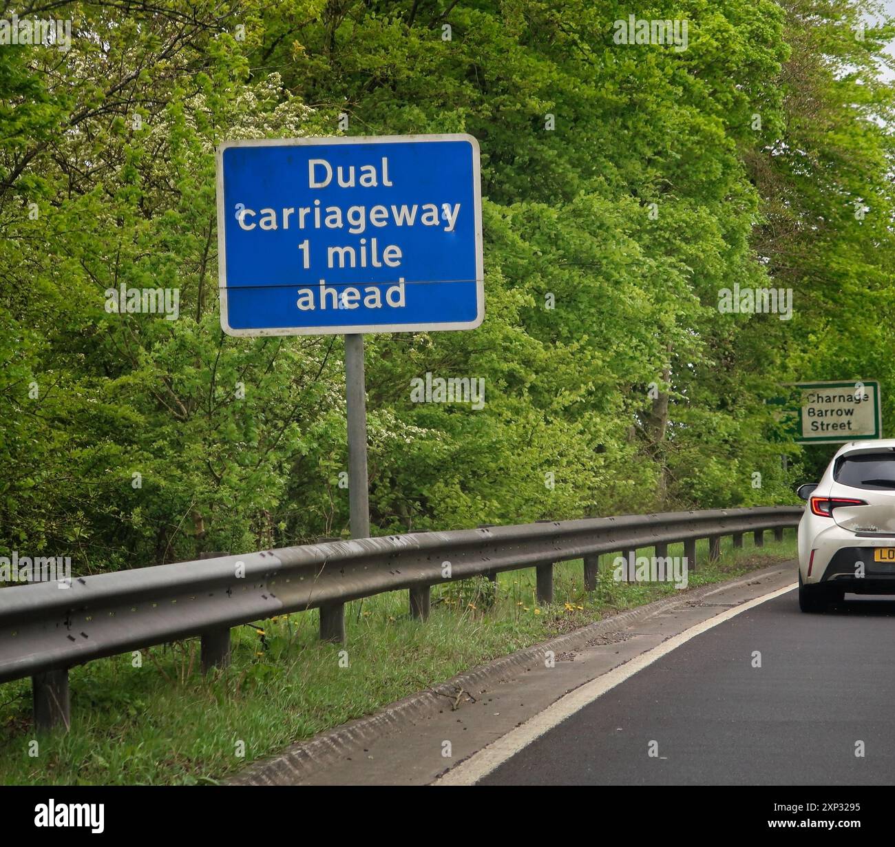 Ein Schild auf der A303-Hauptstraße in Wiltshire. Stockfoto