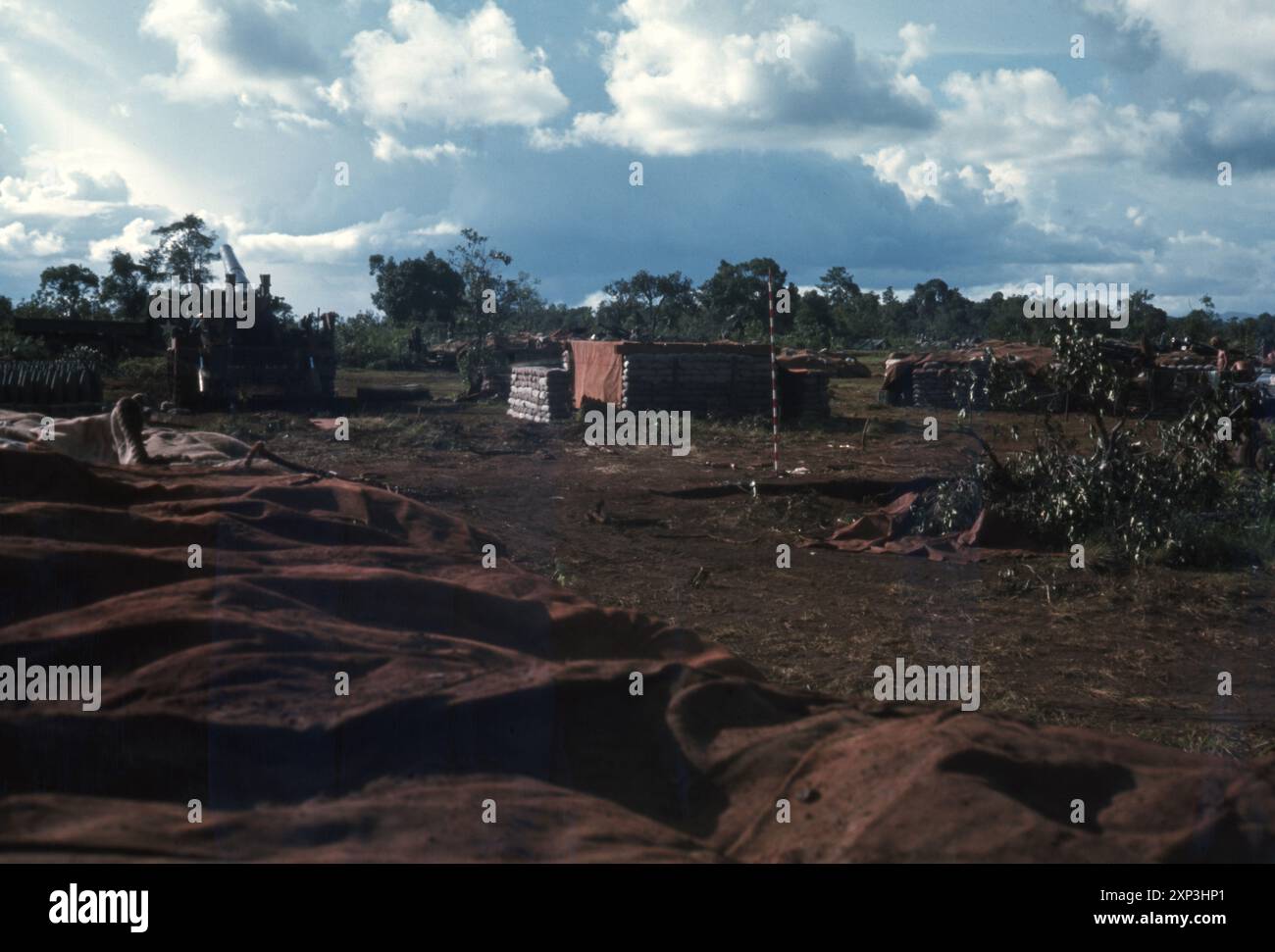 Vietnamkrieg / Vietnamkrieg - Selbstfahrende Haubitze der US-ARMEE 8 Zoll / 203 mm M110 - in der Nähe des Dragon Mountain Base Camp Stockfoto