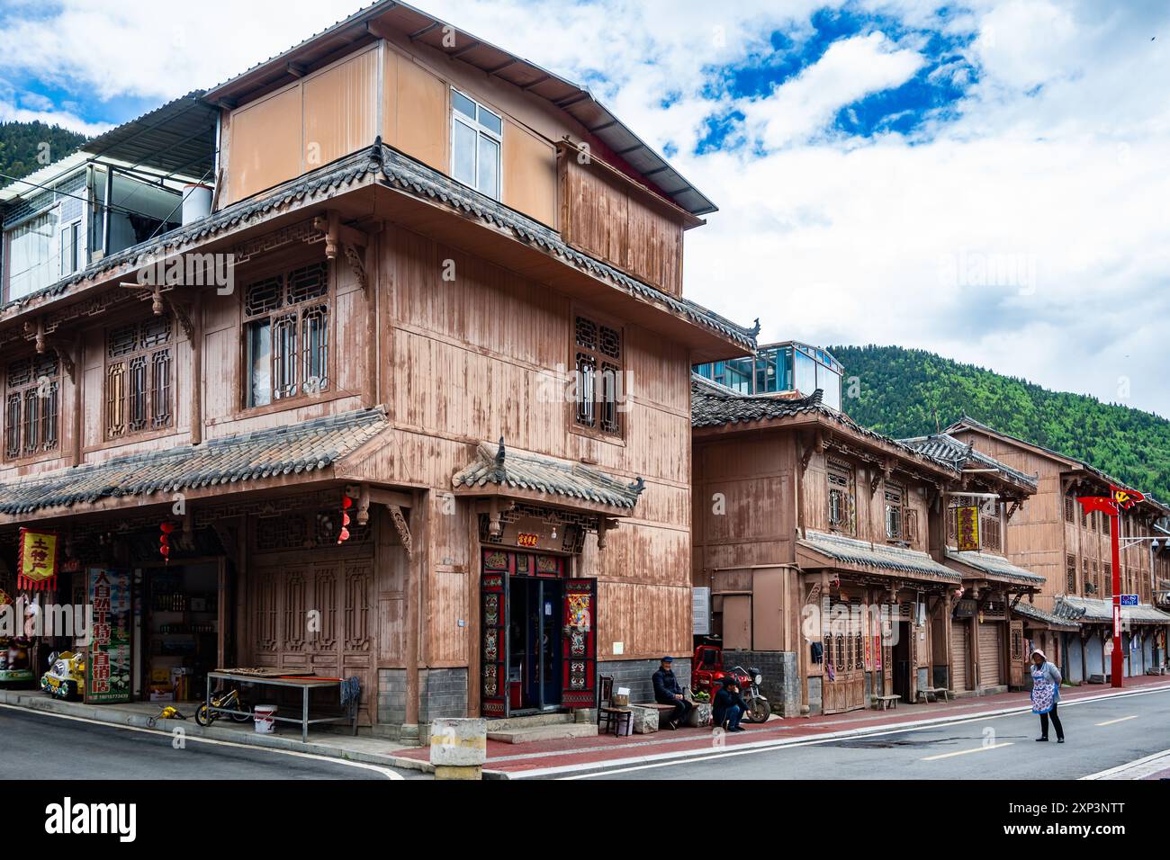 Straße einer kleinen Stadt. Sichuan, China. Stockfoto