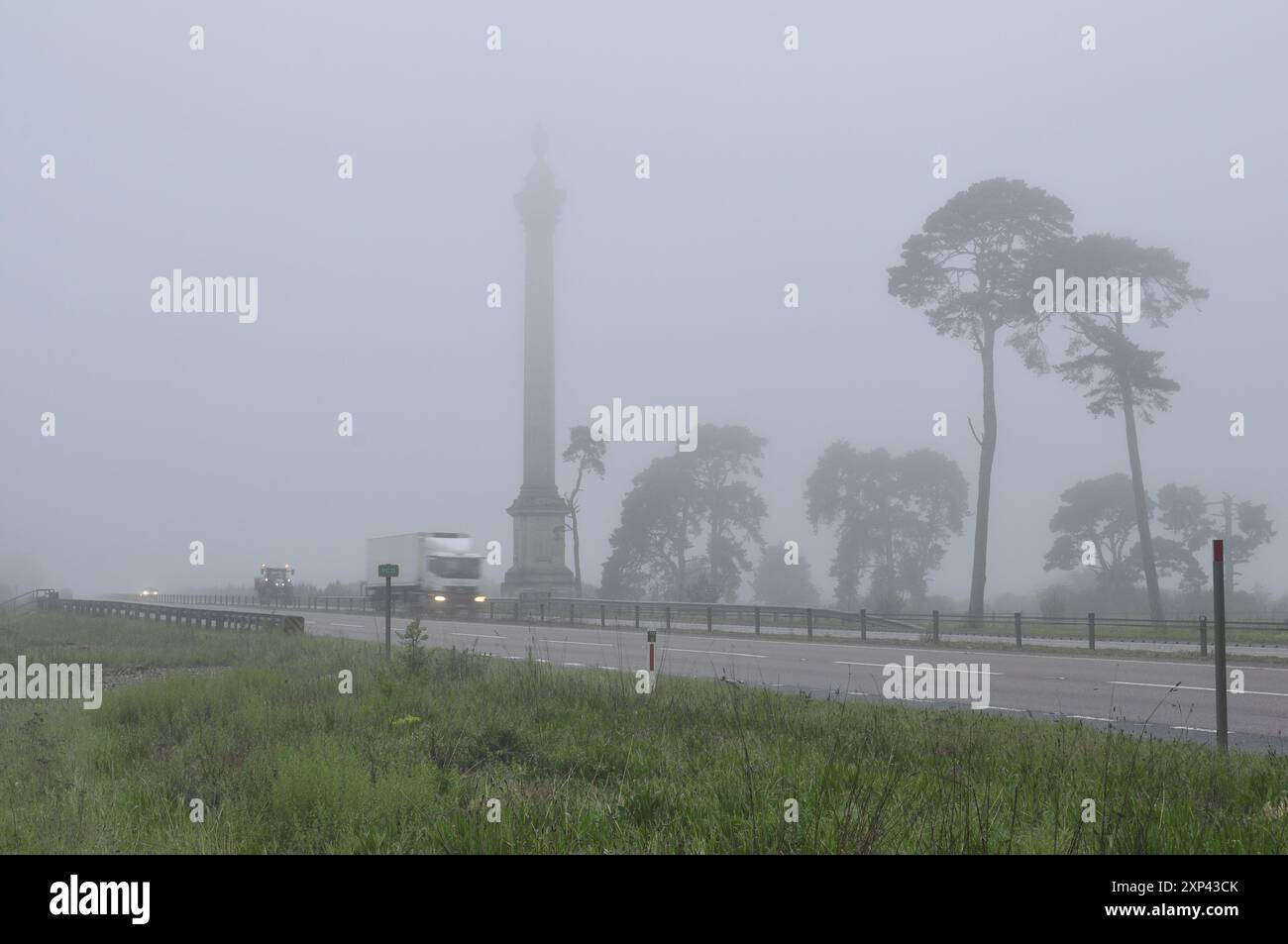 Elveden Kriegsdenkmal neben der A11, Elveden, Suffolk, England, Großbritannien. Stockfoto