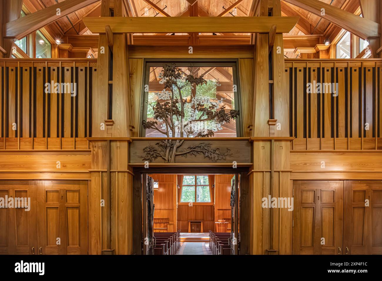 Innenraum der Cecil B. Day Chapel im Botanical Garden of Georgia in Athen, Georgia. (USA) Stockfoto