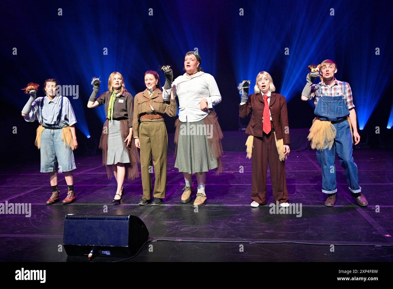 Edinburgh, Schottland, Großbritannien. August 2024. Edinburgh Fringe: Pleasance Opening Gala mit Aufführungen einiger dieser Jahre Acts im Pleasance Grand Theatre. Besetzung des Comedy Musical The Emu war. Quelle: Craig Brown/Alamy Live News Stockfoto