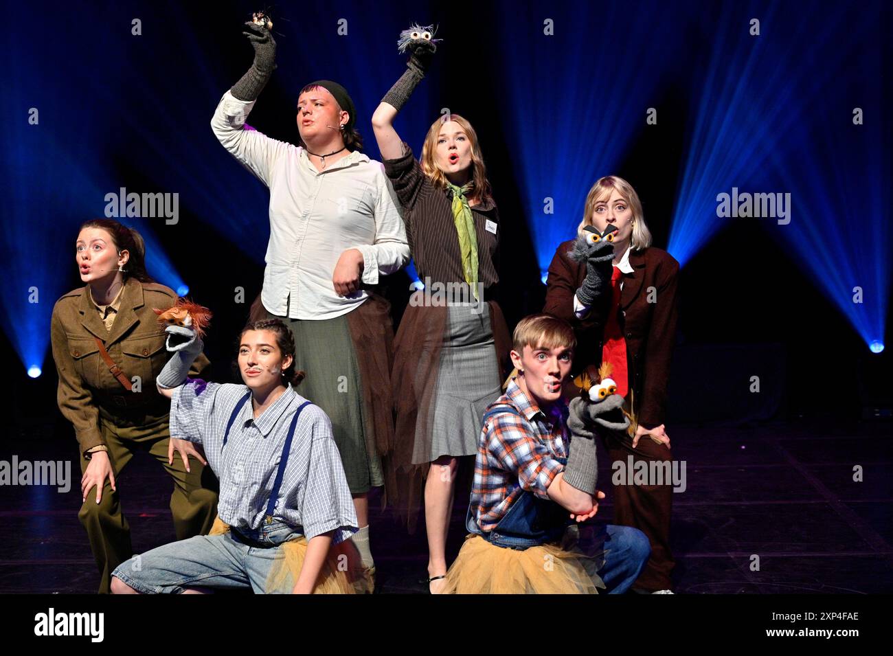 Edinburgh, Schottland, Großbritannien. August 2024. Edinburgh Fringe: Pleasance Opening Gala mit Aufführungen einiger dieser Jahre Acts im Pleasance Grand Theatre. Besetzung des Comedy Musical The Emu war. Quelle: Craig Brown/Alamy Live News Stockfoto