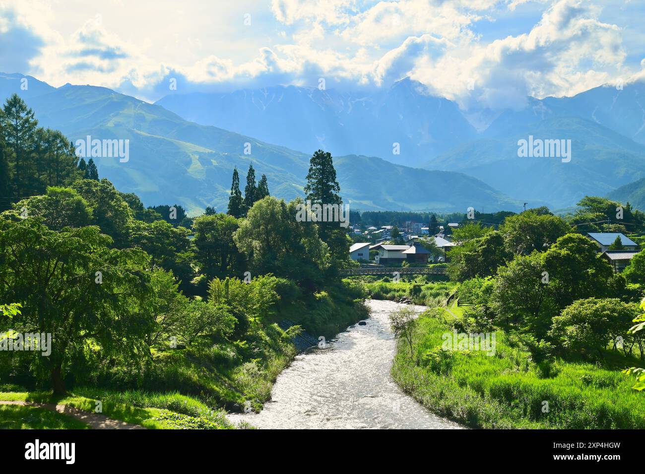 Wunderschöne Landschaft von Hakuba Village und den Japanischen Alpen vom Oide Park im Sommer Stockfoto