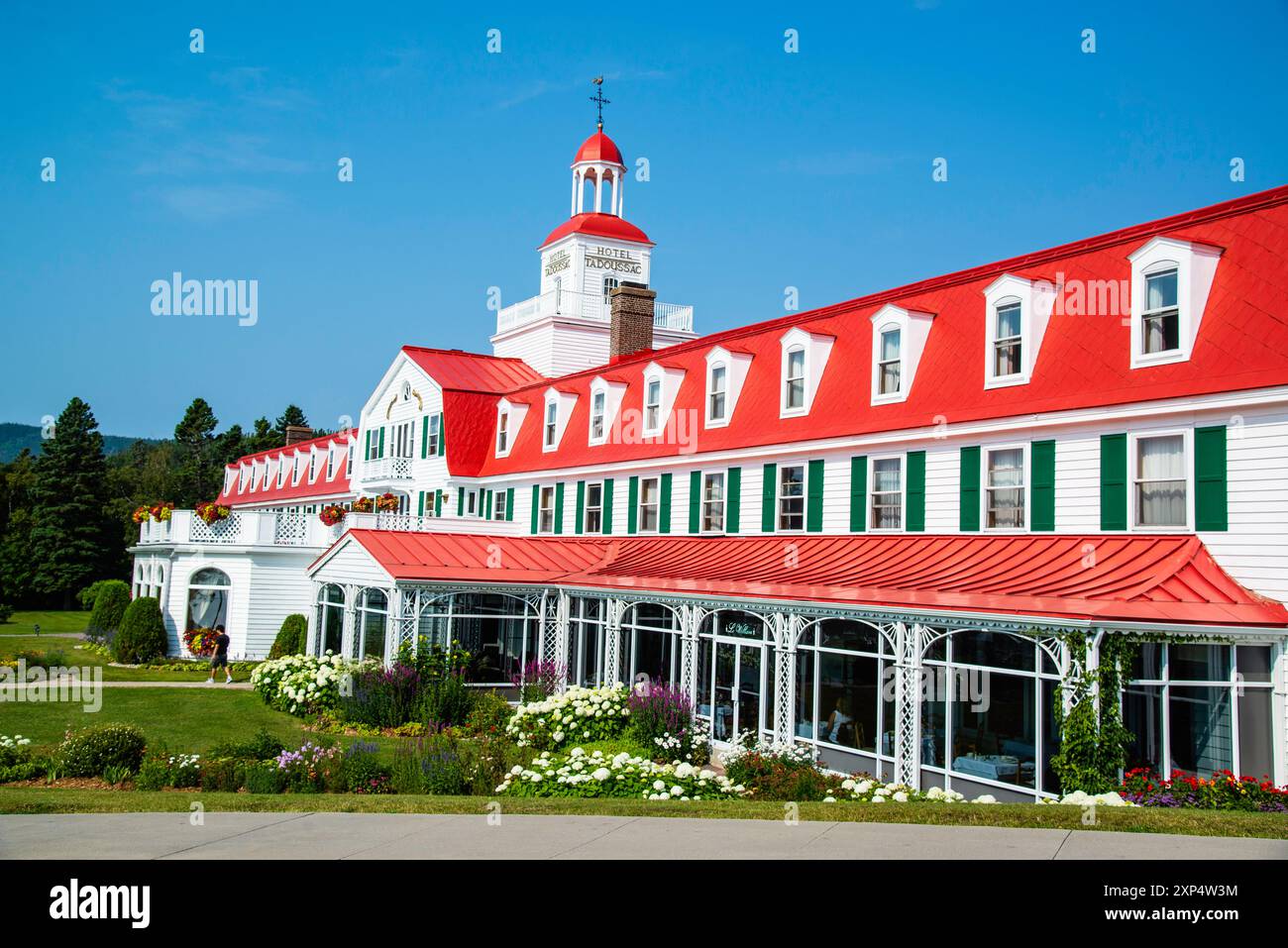 Tadoussac, Kanada - 28. Juli 2024: Hotel Tadoussac an einem Sommertag Stockfoto