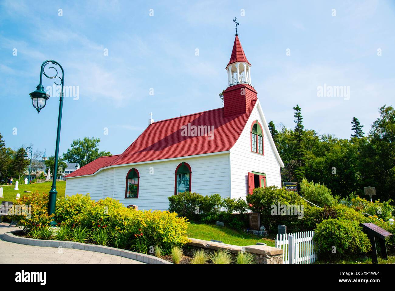 Tadoussac, Kanada - 28. Juli 2024: Chapelle de Tadoussac an einem Sommertag am Saint-Laurence River Stockfoto