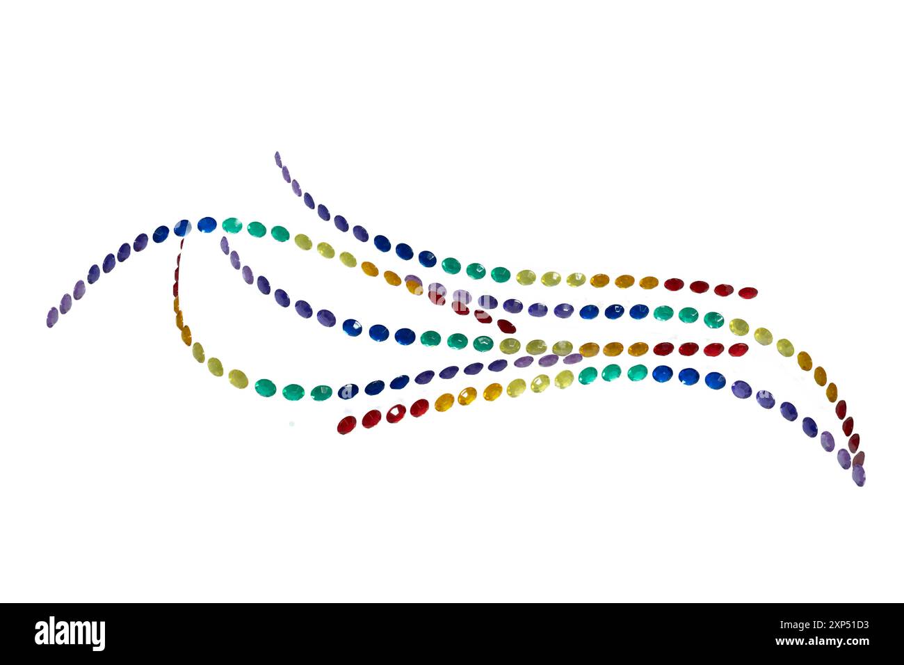 Strass-Kunststeinfarben im Fleur-de-Lis-Blumendesign zeigen wellige Umrisse in hellen Farben, die für einen einzigartigen Hintergrund isoliert sind. Funkelnde Edelsteine sind in Reihen. Stockfoto