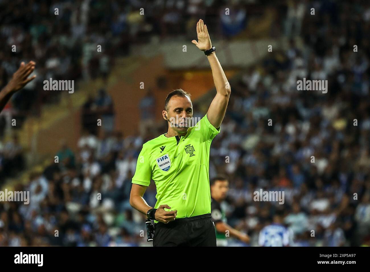 Aveiro, Portugal . August 2024. Aveiro, Portugal, 3. August 2024: Schiedsrichter Joao Pinheiro in Aktion während des portugiesischen Superpokalspiels zwischen Sporting CP und FC Porto im Estadio Municipal de Aveiro, Aveiro, Portugal (João Bravo /SPP) Credit: SPP Sport Press Photo. /Alamy Live News Stockfoto