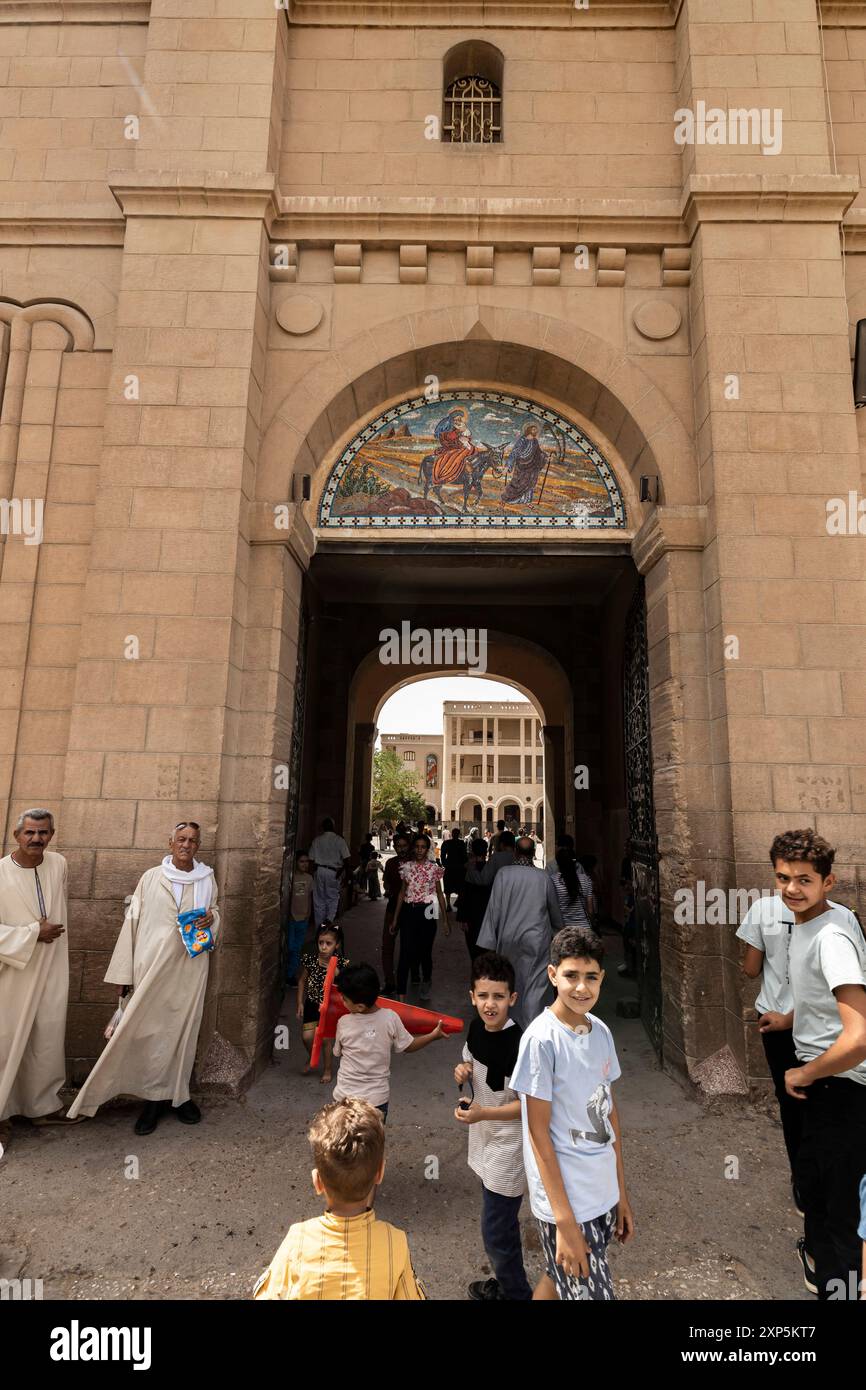 Al-Muharraq Kloster, Heilige Jungfrau Maria, Flug nach Ägypten, Eingangstor, Westufer des Nils, Asyut (Assiut), Ägypten, Nordafrika, Afrika Stockfoto