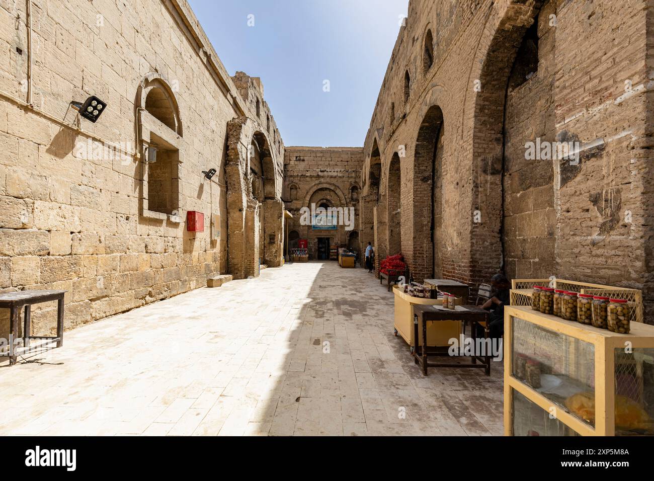 Das Weiße Kloster, Außengang der Basilika, altes Kloster, Sohag(Suhag,Suhaj), Ägypten, Nordafrika, Afrika Stockfoto