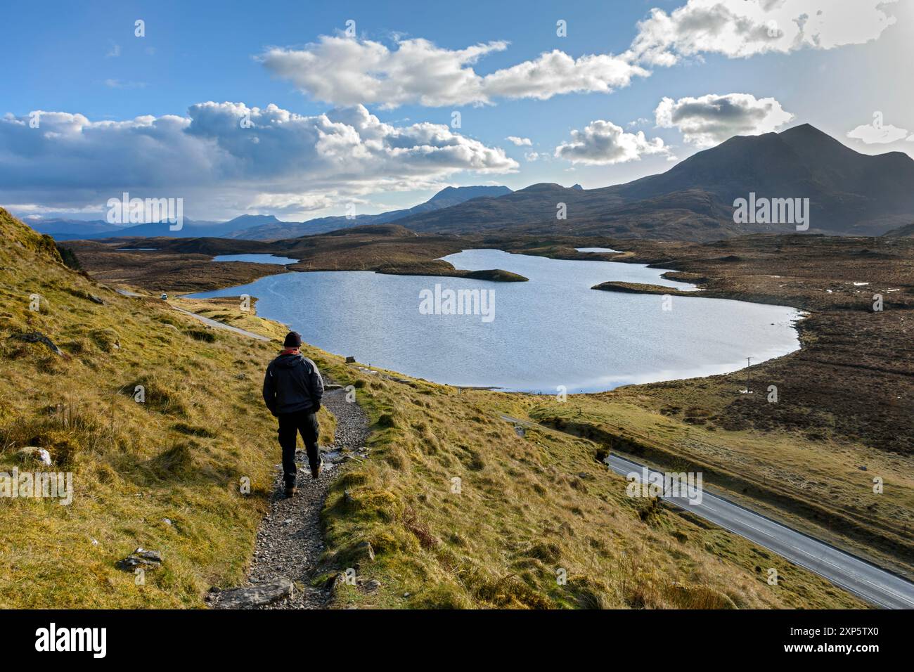 Der Gipfel des cUL Beag über Lochan an AIS, vom Knockan Crag Trail, Sutherland, Schottland, Großbritannien Stockfoto