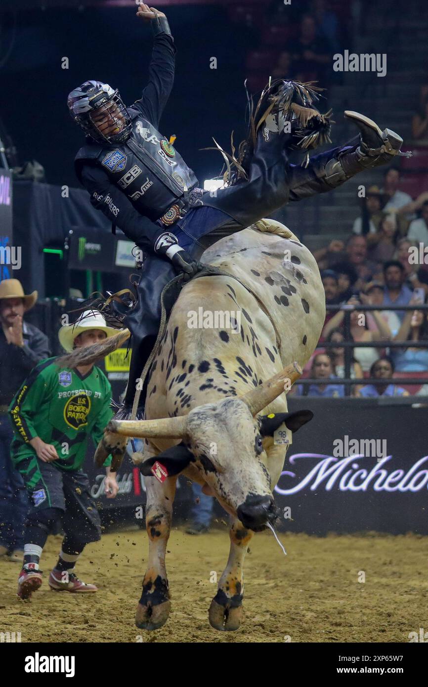 SUNRISE, FLORIDA - 2. AUGUST: Keyshawn Whitehorse Riding Too Tall während der PBR: Camping World Team Series Freedom Days:Foto von Chris Arjoon Stockfoto